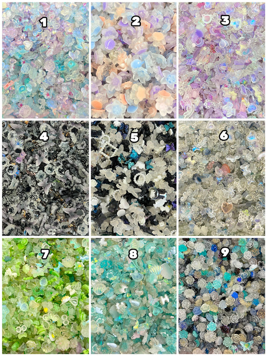 Mini decorative charms (90 pieces)